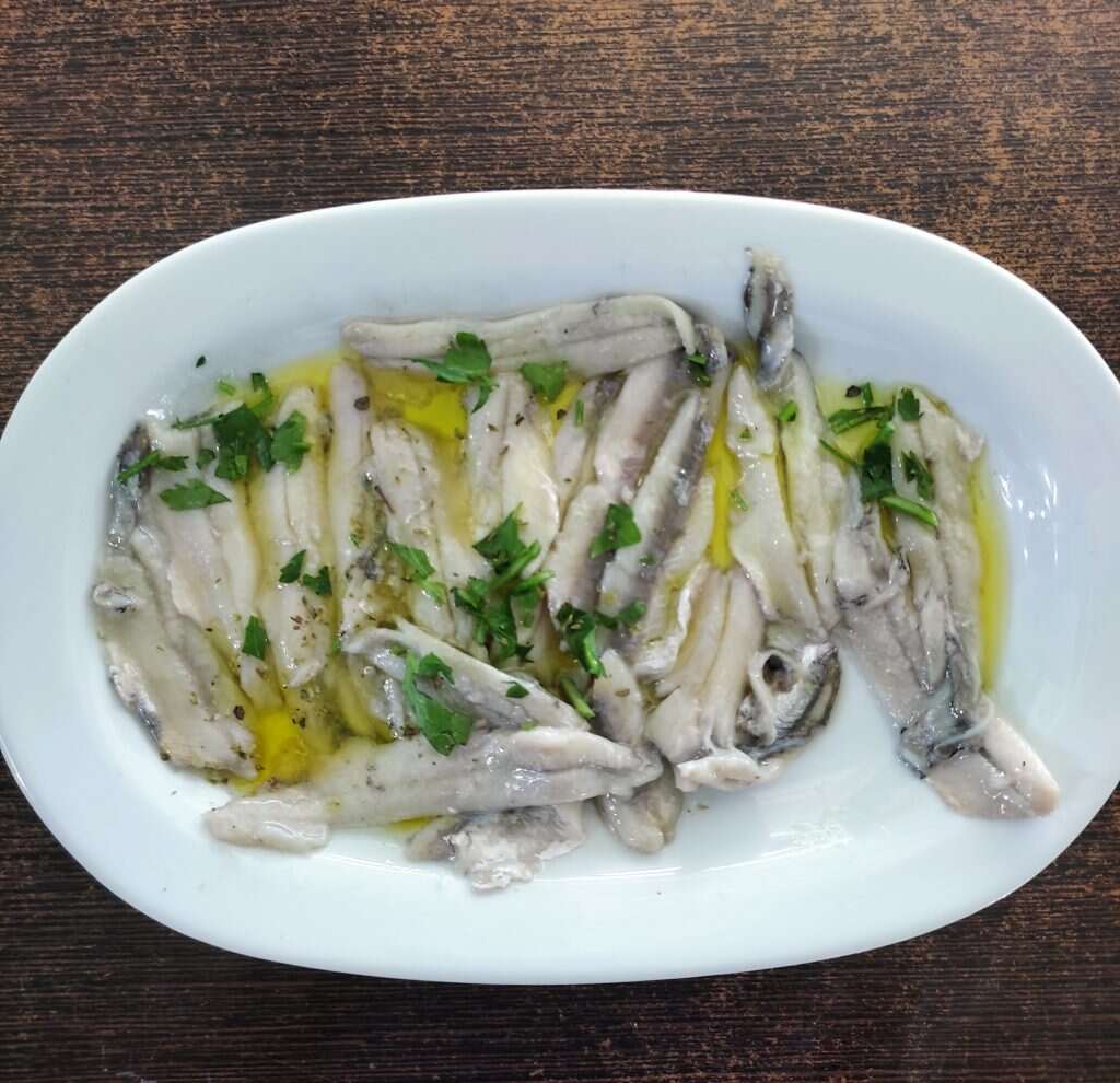 A Complete Guide to Greek Seafood Dishes - Gastronomy Tours ΓΑΥΡΟΣ ΜΑΡΙΝΑΤΟΣ 6 ΕΥΡΩ 1024x990 1 - Gastronomy Tours